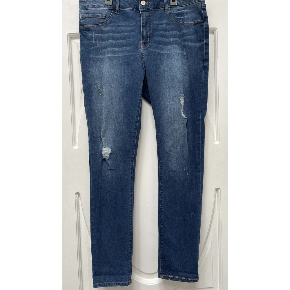 Signature Studio Jeans 16 Womens Regular Size Blue Denim Distressed Dark - Picture 1 of 6